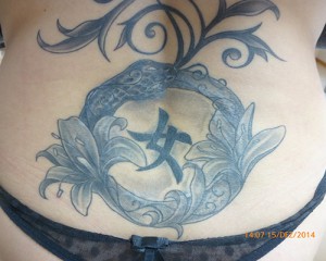 Nach der Behandlung mit neuem Tattoo